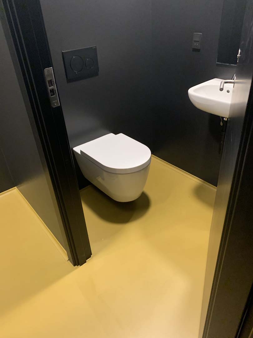 Toiletbås nyrenoveret