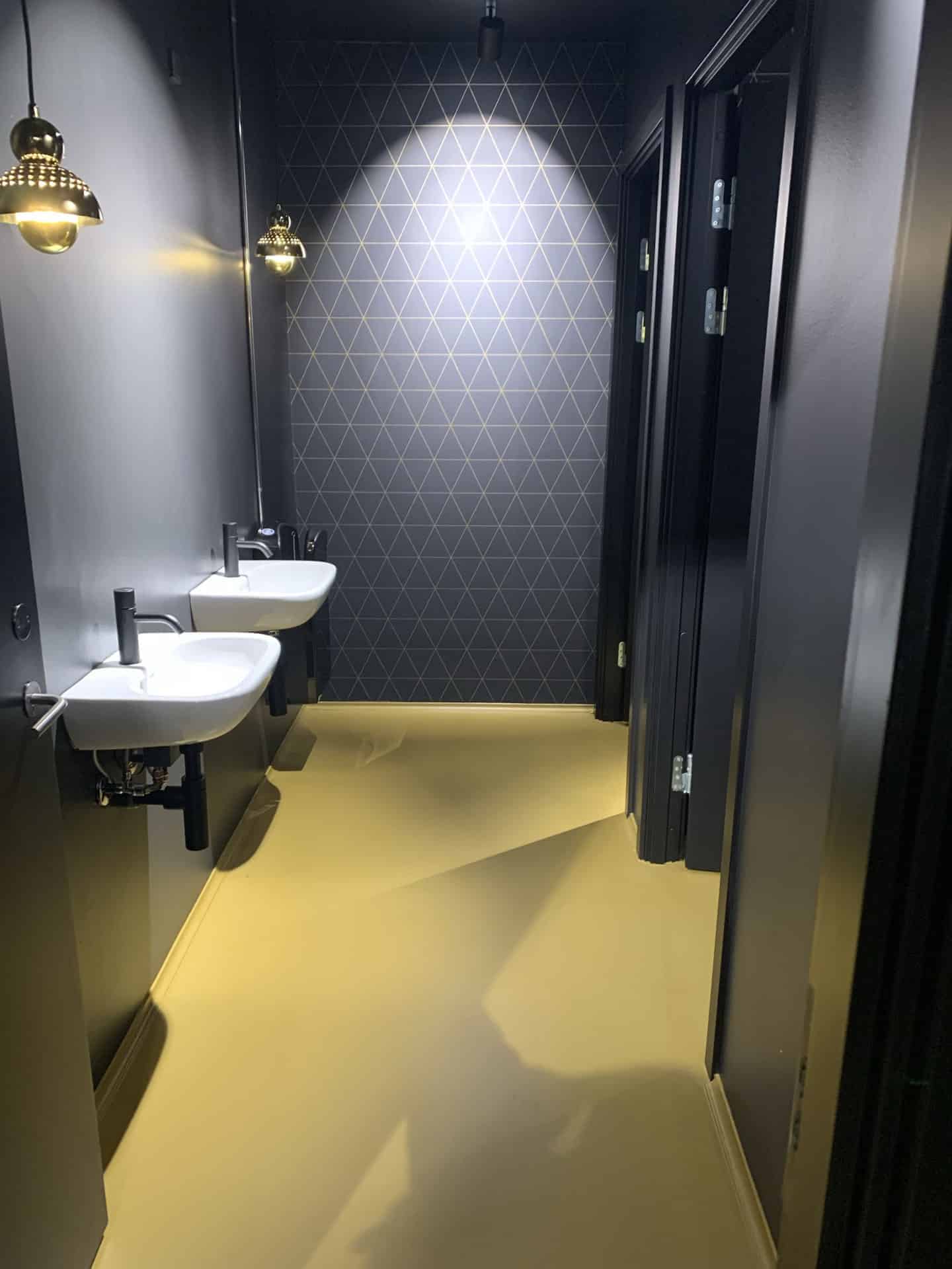 Murerarbejde med sort design