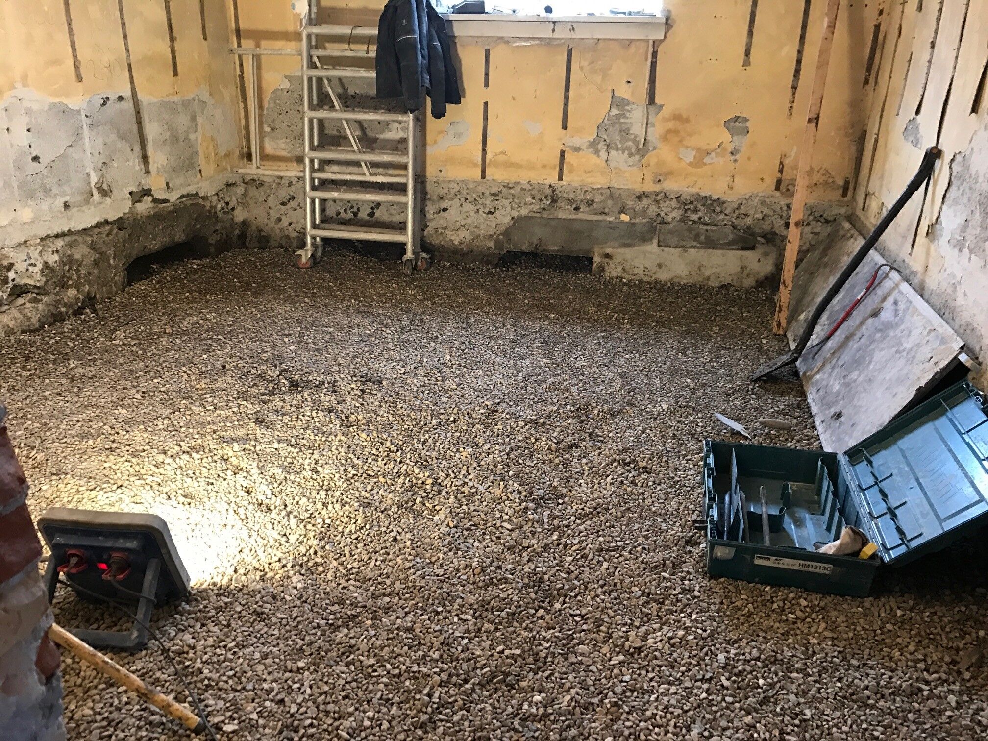 Murer påbegyndt udgravning og understøbning opgave